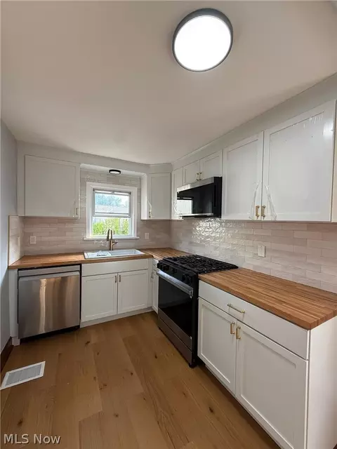Kitchen - 7740 Tod Ave, Boardman, OH 44512 photo 2 of 3
