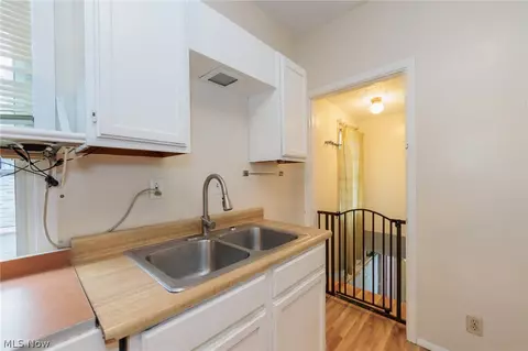 Entry Way - 1305 Big Falls Ave, Akron, OH 44310 photo 1 of 1