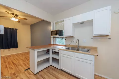Kitchen - 1305 Big Falls Ave, Akron, OH 44310 photo 2 of 4
