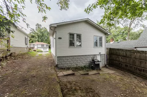 Exterior - 1305 Big Falls Ave, Akron, OH 44310 photo 5 of 8