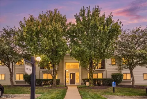 2917 N Bay Dr #M-9, Westlake, OH 44145