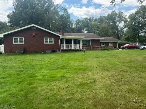 59 Lakeshore Dr, Youngstown, OH 44511