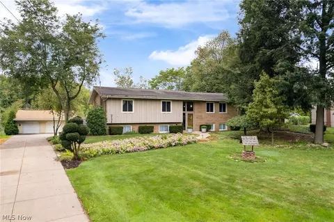 2134 Ritz Manor Dr, Uniontown, OH 44685
