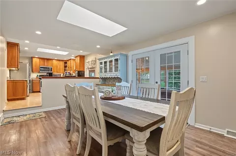 Dining - 4617 Commodore Dr, Stow, OH 44224 photo 2 of 4
