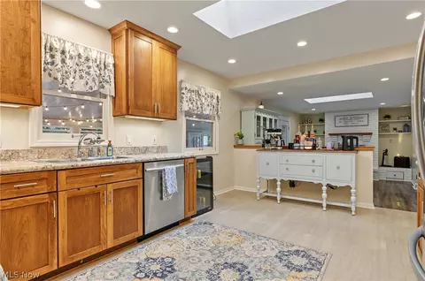 Kitchen - 4617 Commodore Dr, Stow, OH 44224 photo 5 of 5