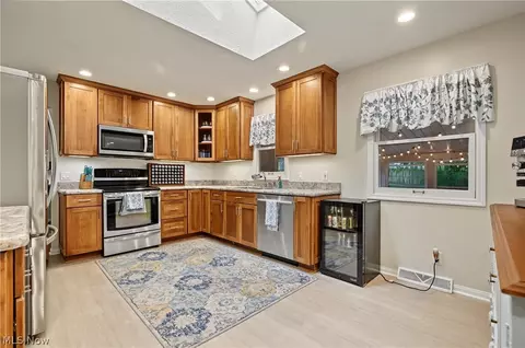 Kitchen - 4617 Commodore Dr, Stow, OH 44224 photo 1 of 5