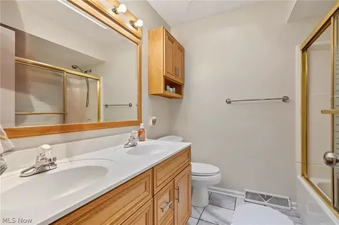 Bath - 4617 Commodore Dr, Stow, OH 44224 photo 2 of 3