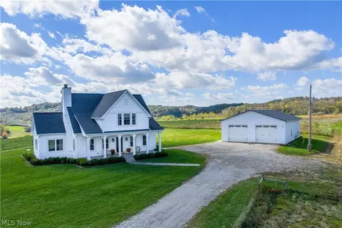 1460 Miller Rd SW, New Philadelphia, OH 44663