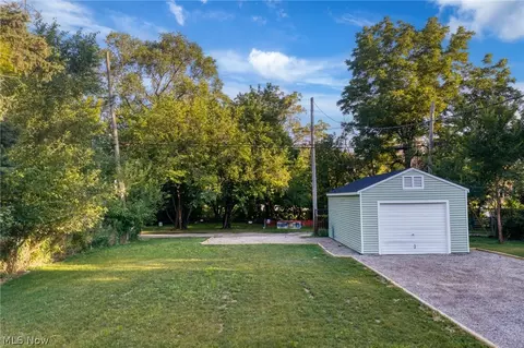 6209 Pear Ave, Cleveland, OH 44102