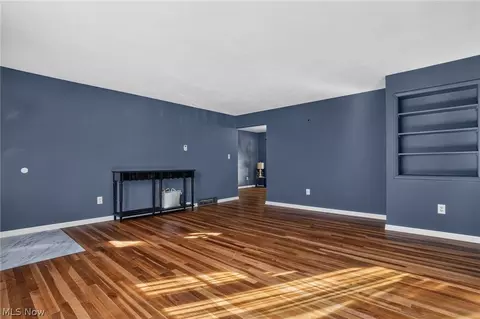 Living - 3045 Spencer Cir E, Geneva, OH 44041 photo 2 of 2
