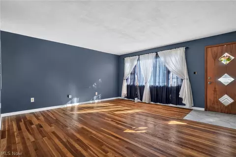Living - 3045 Spencer Cir E, Geneva, OH 44041 photo 1 of 2
