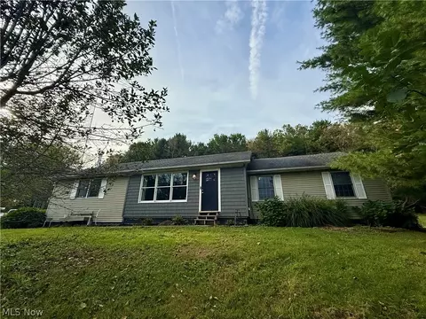 4239 State Route 39 NE, New Philadelphia, OH 44663