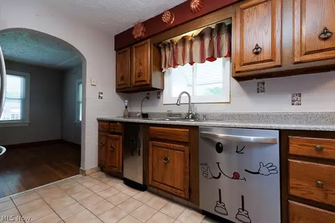Kitchen - 114 Sheriff St, Elyria, OH 44035 photo 5 of 6