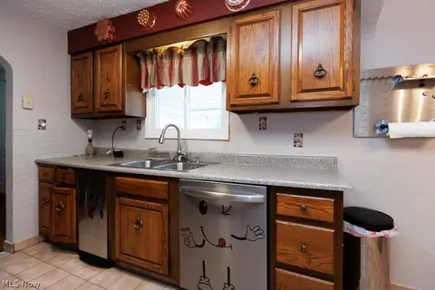 Kitchen - 114 Sheriff St, Elyria, OH 44035 photo 4 of 6