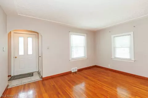 Living - 114 Sheriff St, Elyria, OH 44035 photo 4 of 6