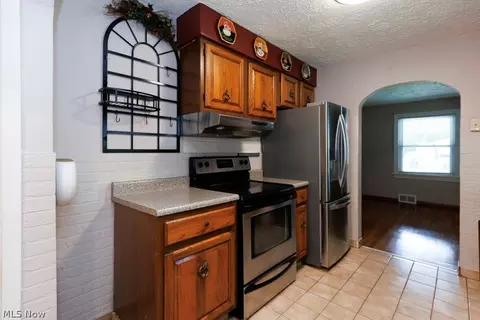 Kitchen - 114 Sheriff St, Elyria, OH 44035 photo 3 of 6