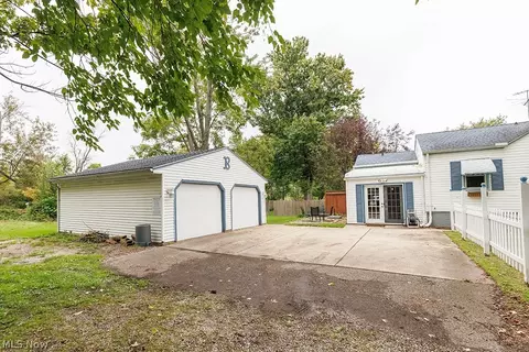 Exterior - 114 Sheriff St, Elyria, OH 44035 photo 2 of 5