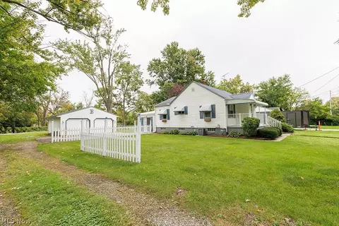 Exterior - 114 Sheriff St, Elyria, OH 44035 photo 4 of 5