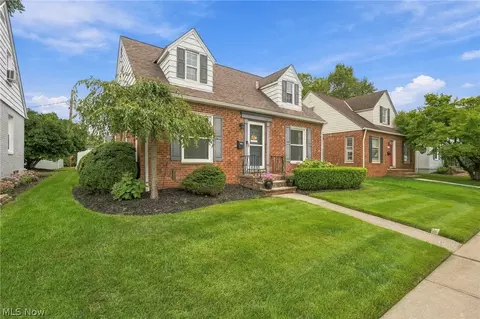 589 S Falmouth Dr, Rocky River, OH 44116