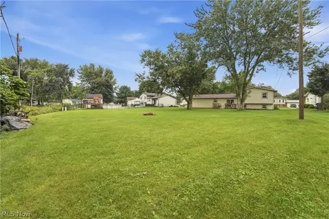 Exterior - 8008 Garnet Ave NE, Canton, OH 44721 photo 7 of 8