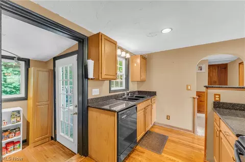 Kitchen - 4723 Everett Rd, Richfield, OH 44286 photo 2 of 4