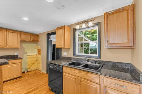 Kitchen - 4723 Everett Rd, Richfield, OH 44286 photo 3 of 4