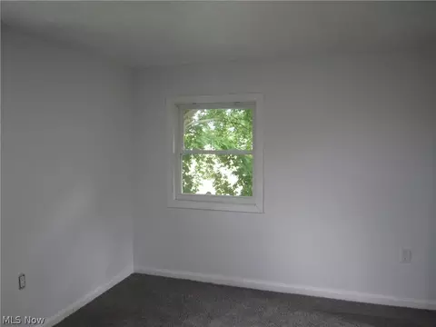 Bedroom - 928 Eastern Rd, Doylestown, OH 44230 photo 2 of 2