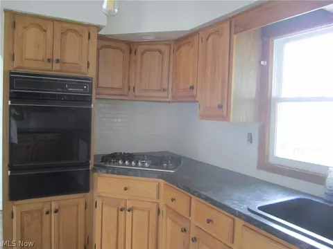 Kitchen - 928 Eastern Rd, Doylestown, OH 44230 photo 2 of 4