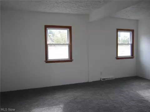 Living - 928 Eastern Rd, Doylestown, OH 44230 photo 2 of 3