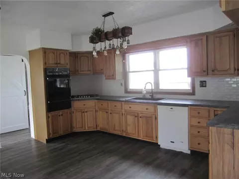 Kitchen - 928 Eastern Rd, Doylestown, OH 44230 photo 1 of 4