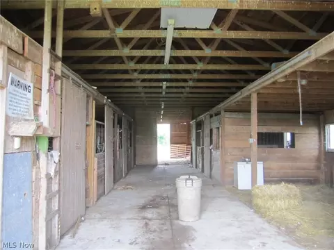 Entry Way - 928 Eastern Rd, Doylestown, OH 44230 photo 2 of 3