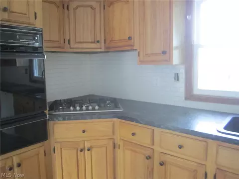 Kitchen - 928 Eastern Rd, Doylestown, OH 44230 photo 3 of 4