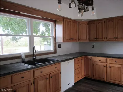 Kitchen - 928 Eastern Rd, Doylestown, OH 44230 photo 4 of 4