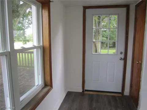 Entry Way - 928 Eastern Rd, Doylestown, OH 44230 photo 1 of 3