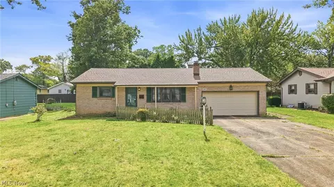 1889 Lancaster Dr, Youngstown, OH 44511