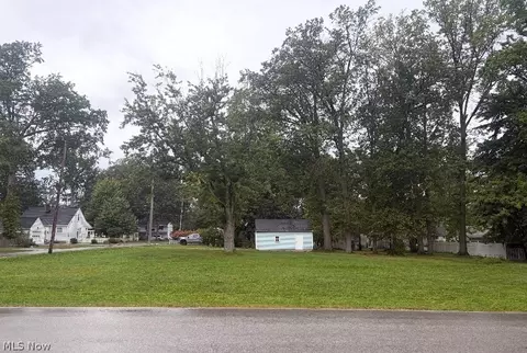 154 Tomahawk Dr, Avon Lake, OH 44012