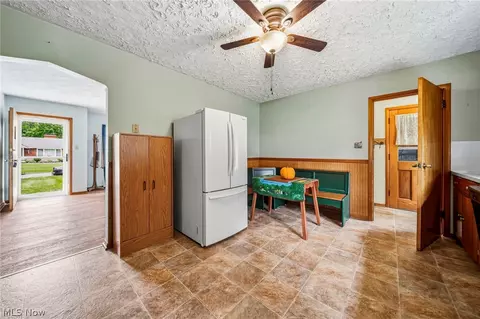 Entry Way - 1016 Treelane Dr, Ashtabula, OH 44004 photo 1 of 2