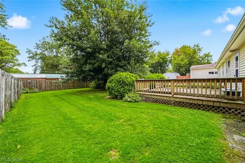 Exterior - 1016 Treelane Dr, Ashtabula, OH 44004 photo 4 of 10