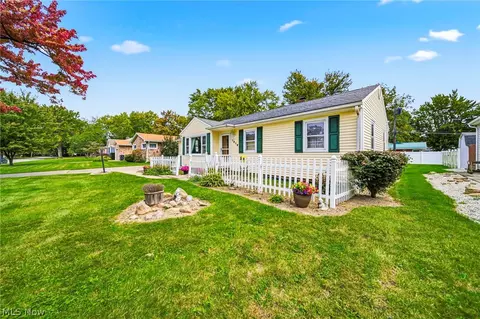 Exterior - 1016 Treelane Dr, Ashtabula, OH 44004 photo 2 of 10