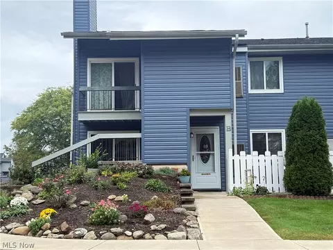 9028 Portage Pointe Dr #1-B, Streetsboro, OH 44241
