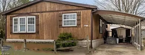 63 Parkway Dr, Olmsted Twp, OH 44138