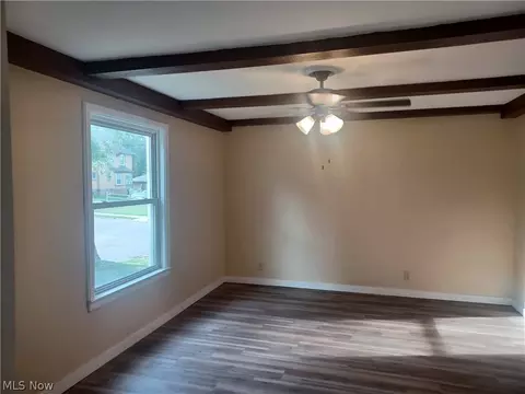 Living - 148 Elm St, Struthers, OH 44471 photo 1 of 2