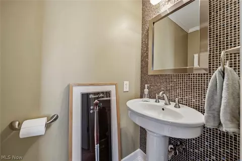 Bath - 5977 Silver Ct, Mentor, OH 44060 photo 1 of 3