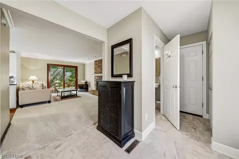 Entry Way - 5977 Silver Ct, Mentor, OH 44060 photo 1 of 2
