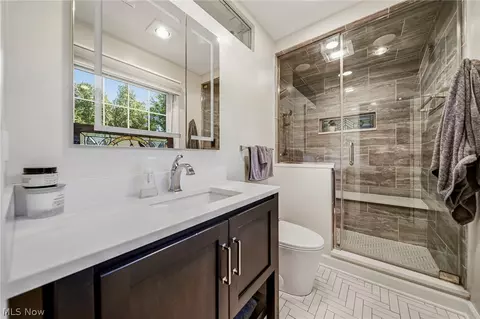 Bath - 5977 Silver Ct, Mentor, OH 44060 photo 2 of 3