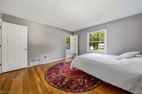 Bedroom - 5977 Silver Ct, Mentor, OH 44060 photo 2 of 5