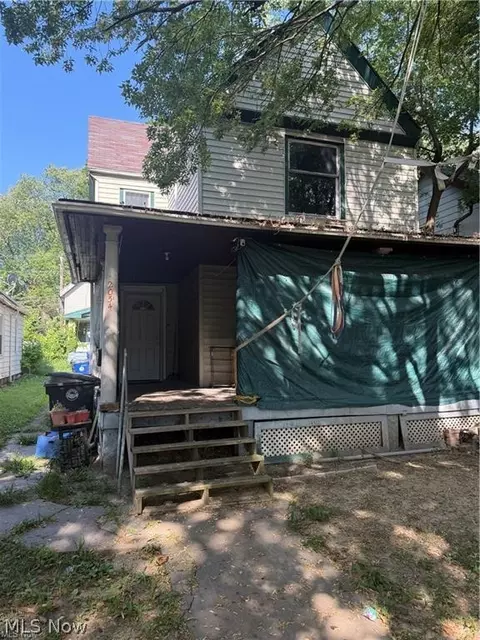 2054 W 83rd St, Cleveland, OH 44102