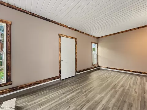 Living - 553 Judith Ln, Struthers, OH 44471 photo 3 of 3