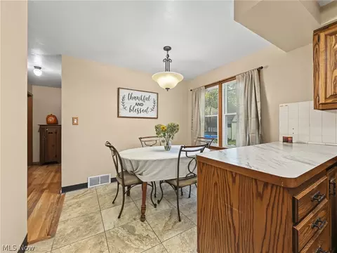 Dining - 553 Judith Ln, Struthers, OH 44471 photo 2 of 2