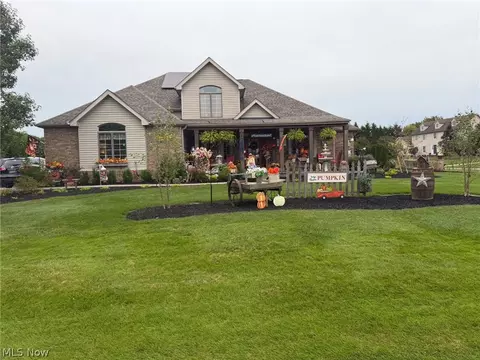 262 Topaz Cir, Canfield, OH 44406